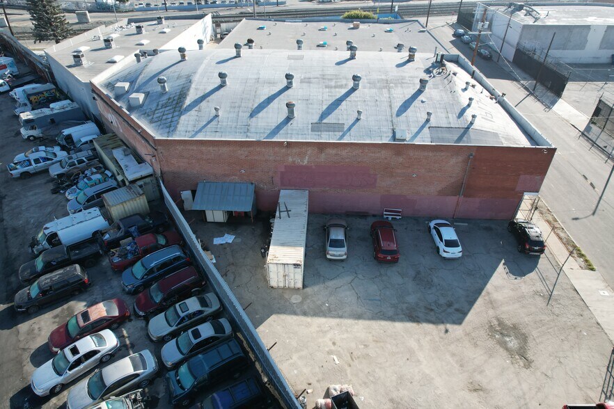 More Photos Of 1617-1619 E Adams Blvd, Los Angeles Warehouse For Lease