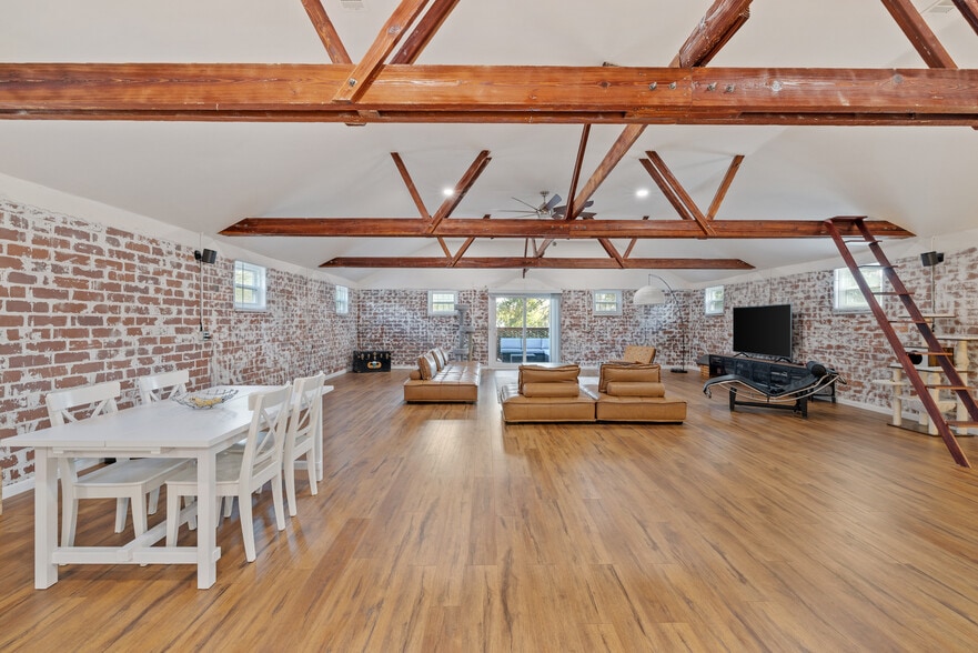 More Photos Of 3100 S Adams St, Tallahassee Flex For Sale