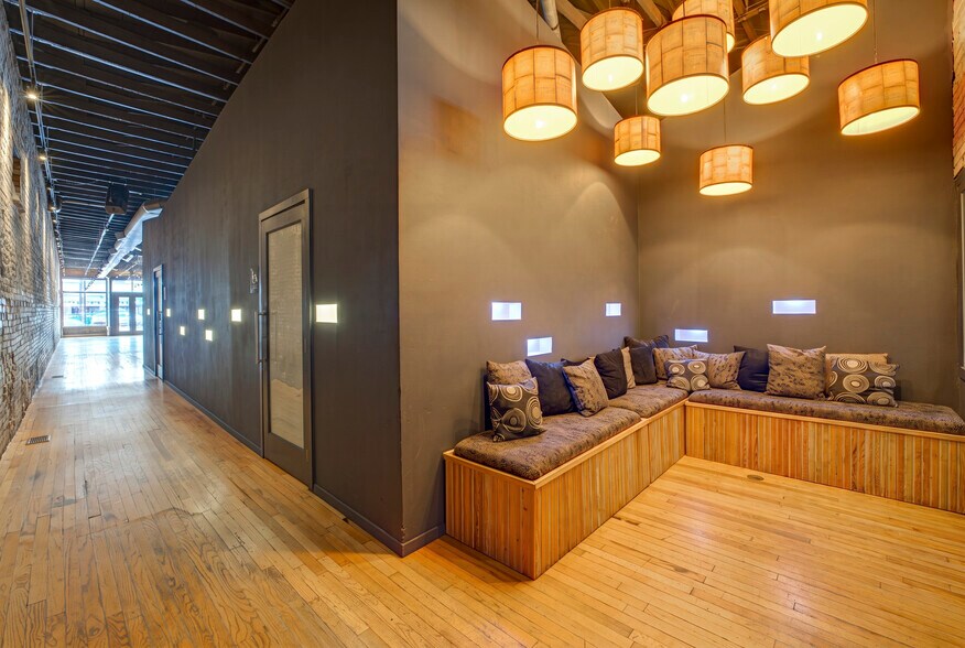 More Photos Of 1013 E 15th St, Plano Storefront For Sale