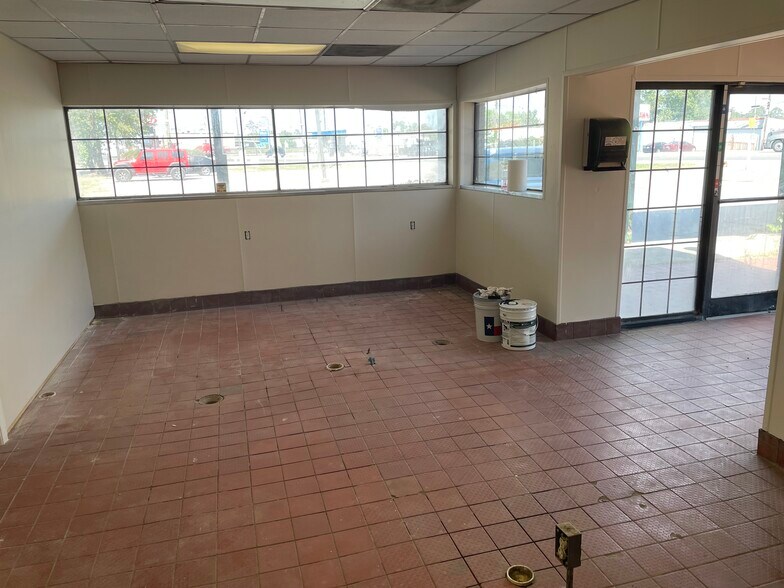 More Photos Of 7303 S Lake Houston Pky, Houston Fast Food For Lease