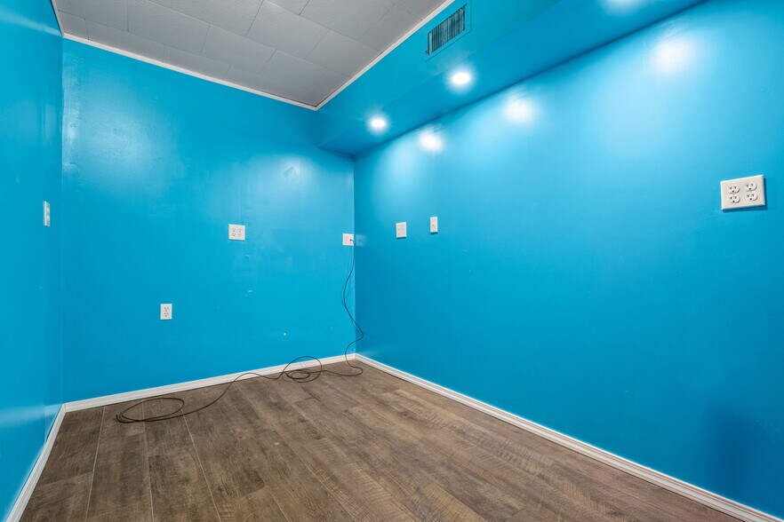 More Photos Of 306 College St, Greenfield Office For Sale