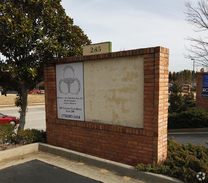 More Photos Of 285 Country Club Dr, Stockbridge Medical For Lease