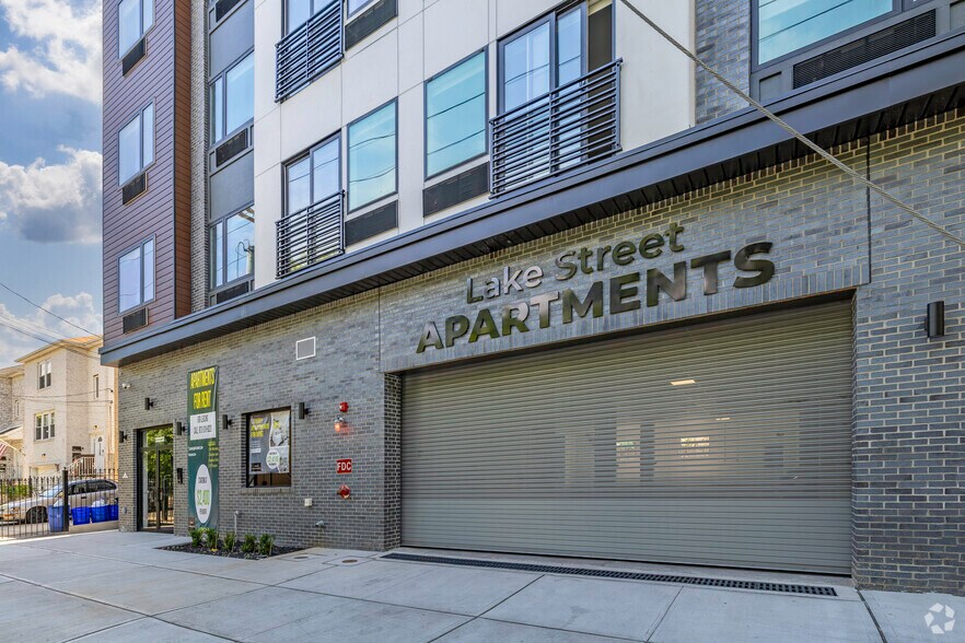 More Photos Of 313-315 Lake St, Newark Apartments For Sale