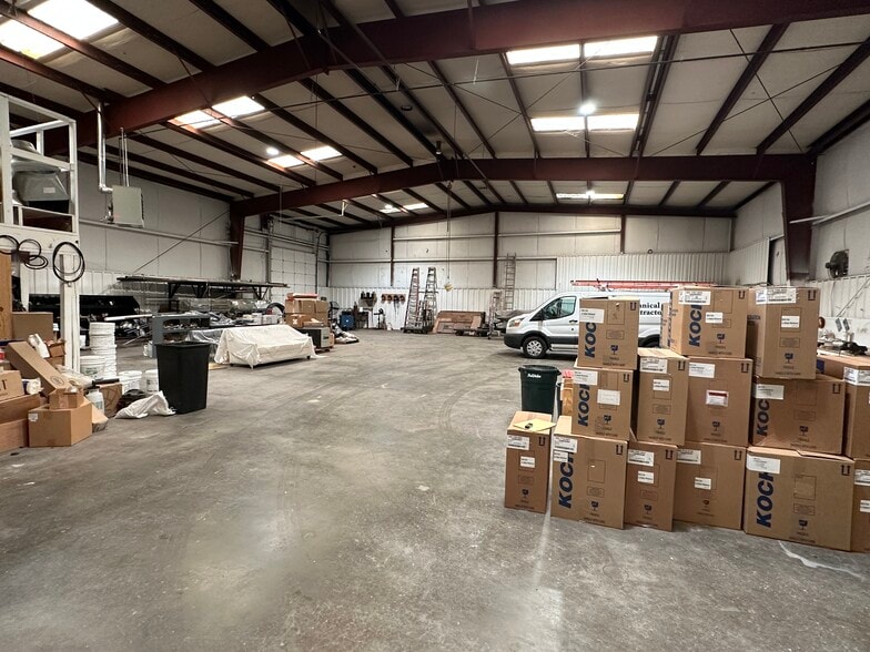 More Photos Of 563-565 S 4th St, Kansas City Warehouse For Sale