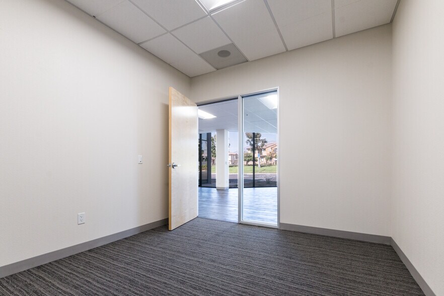 More Photos Of 3002-3072 E Inland Empire Blvd, Ontario Unknown For Lease