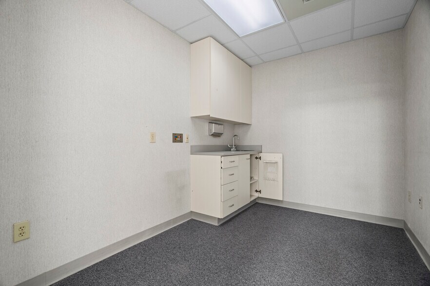 More Photos Of 170 Cardiology Pl, Commerce Healthcare For Lease