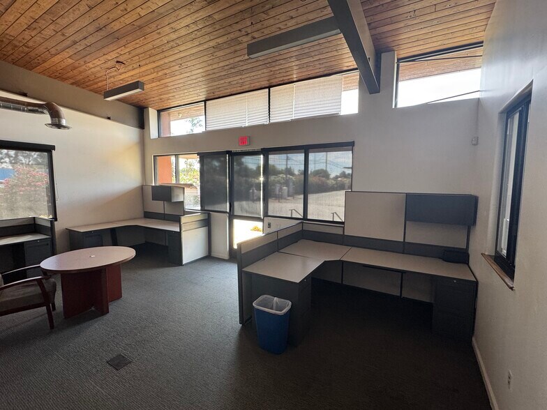 More Photos Of 19400 Frontage Rd, Acampo Office For Lease