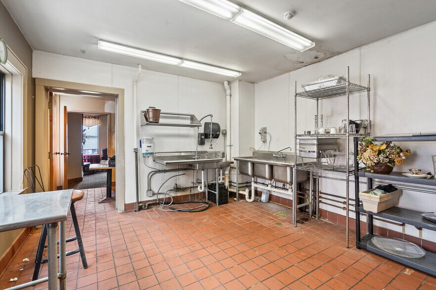 More Photos Of 700 N Salina St, Syracuse Restaurant For Sale