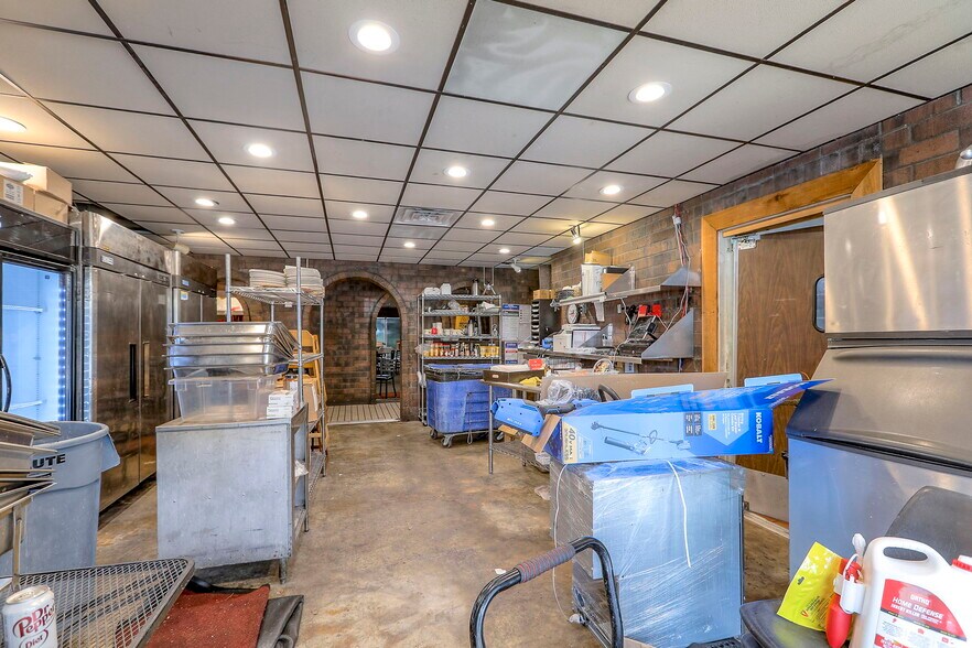 More Photos Of 330 E 135th St, Kansas City Restaurant For Sale