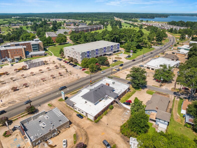 More Photos Of 816 University Pky, Natchitoches Office For Sale