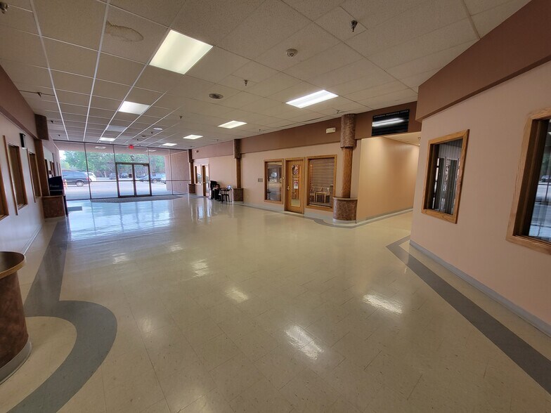 More Photos Of 1929 N Washington St, Bismarck Unknown For Lease