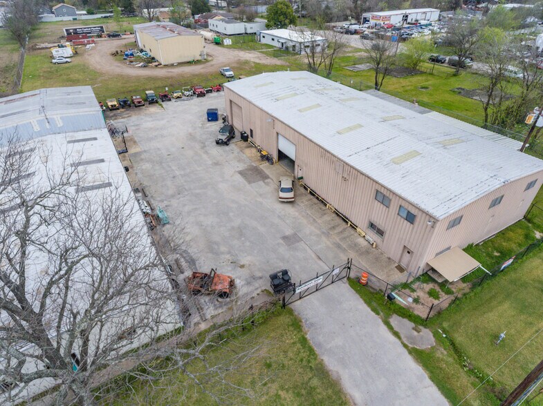 More Photos Of 410 W Canino Rd, Houston Manufacturing For Sale