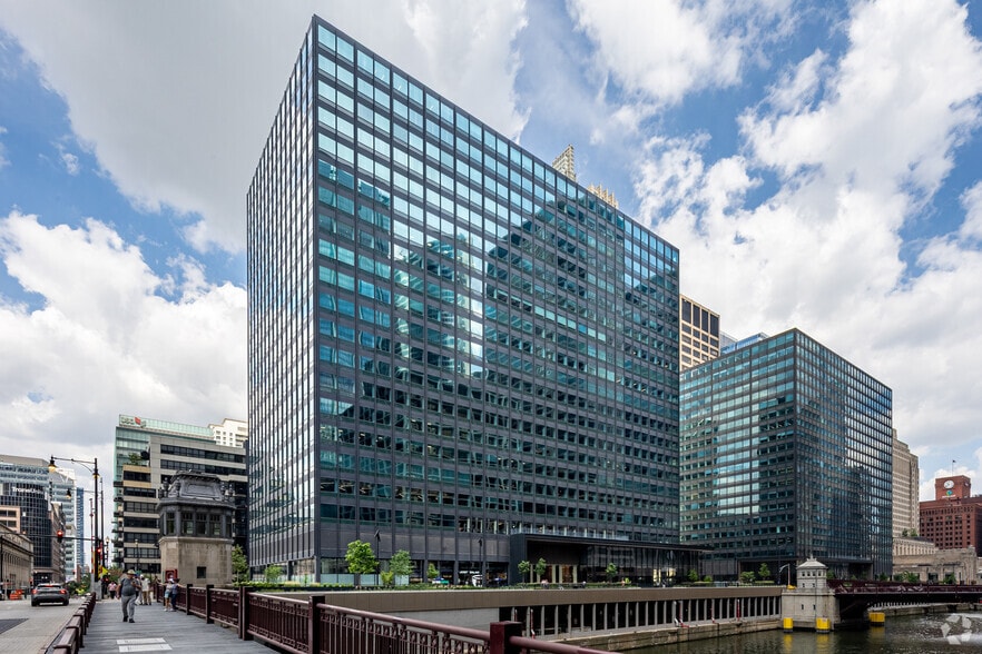 More Photos Of 120 S Riverside Plz, Chicago Business Park For Lease