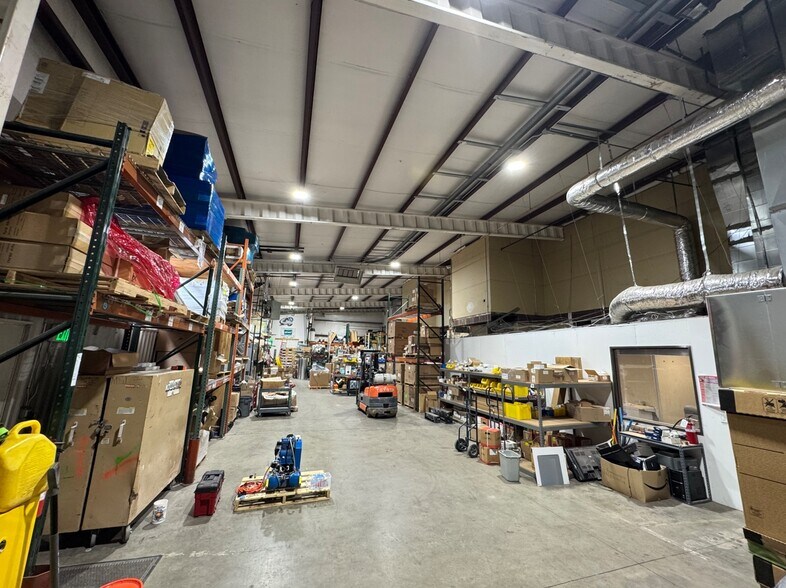 More Photos Of 1820-1880 W Evans Ave, Englewood Warehouse For Lease