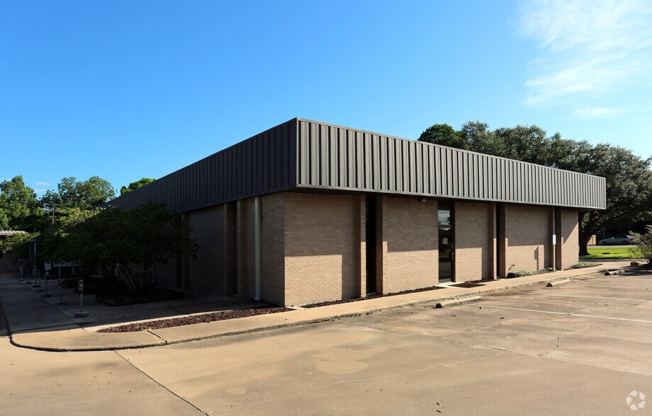 More Photos Of 2116 Thompson Rd, Richmond Office For Lease