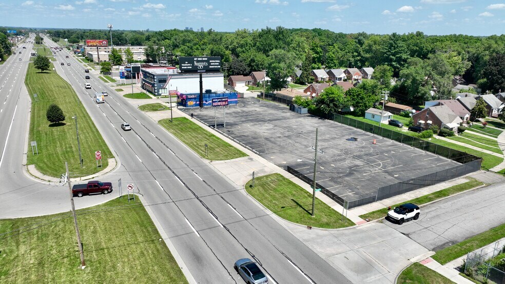 More Photos Of 16550-16512 Telegraph Rd, Detroit General Retail For Sale