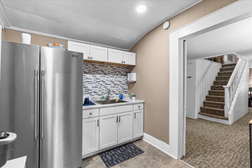 More Photos Of 306 N Thornton Ave, Dalton Office For Sale