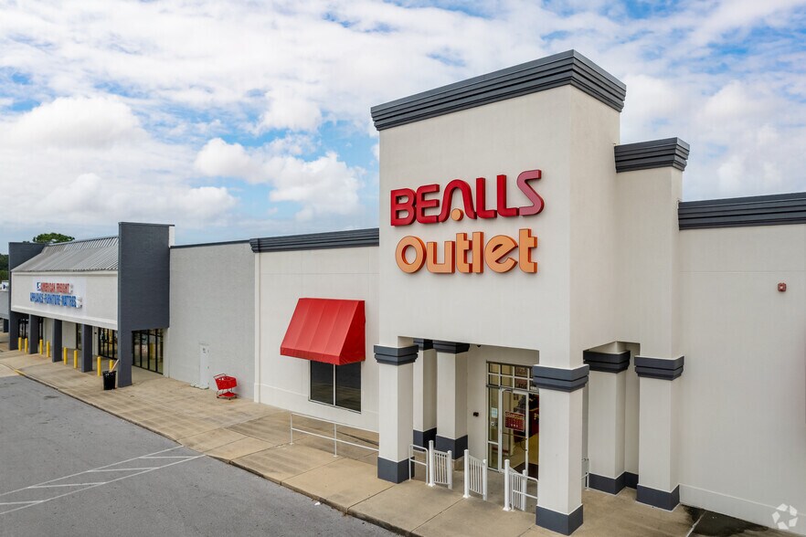 Primary Photo Of 6121-6235 N Davis Hwy, Pensacola General Retail For Lease