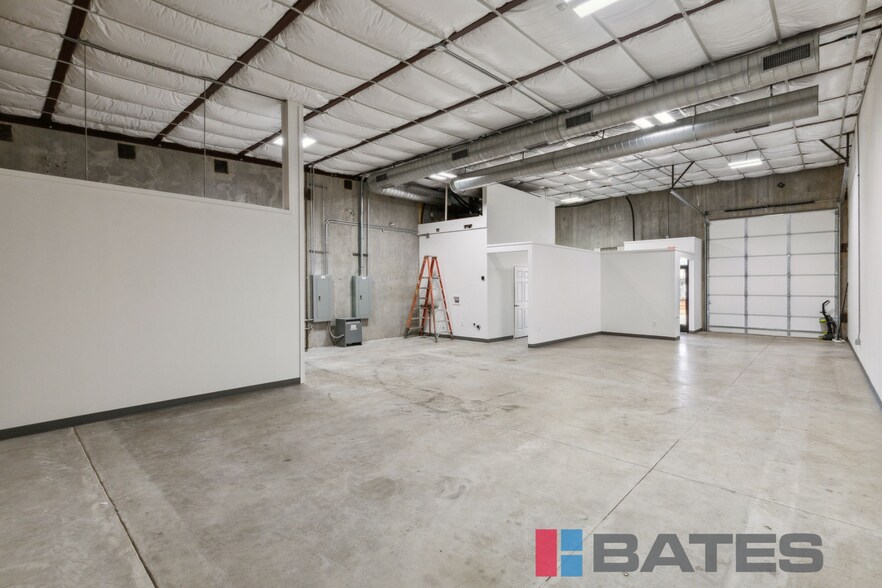 More Photos Of 4710 Carol Ln, Dallas Distribution For Lease