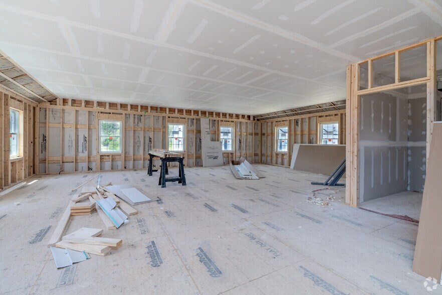 More Photos Of 118 Portsmouth Ave, Stratham Unknown For Lease