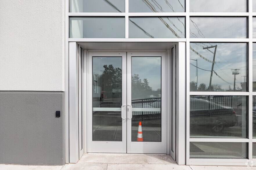 More Photos Of 807 Bank St, Brooklyn Warehouse For Lease