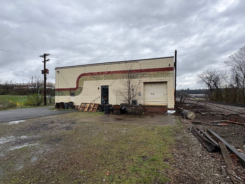 More Photos Of 550 Mayer St, Bridgeville Warehouse For Sale