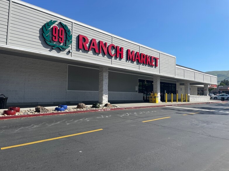 Primary Photo Of 46615-46635 Mission Blvd, Fremont Unknown For Lease