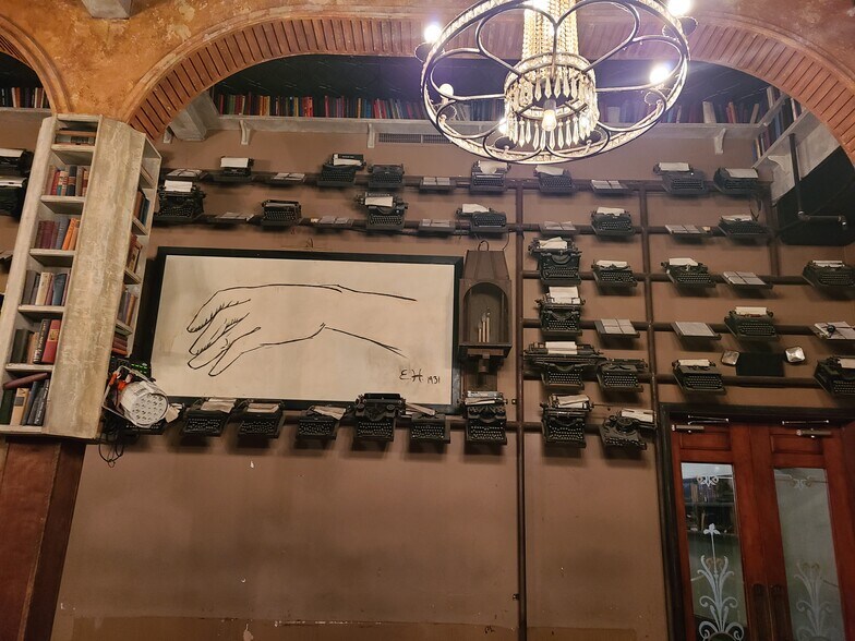 More Photos Of 6356 Hollywood Blvd, Los Angeles Storefront Retail Office For Lease