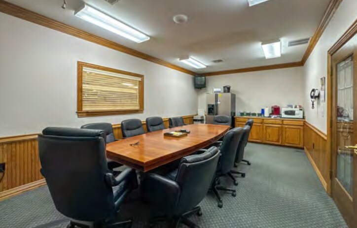 More Photos Of 1850 N Stemmons St, Sanger Warehouse For Lease