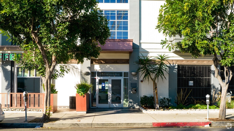 More Photos Of 5353 Wilshire Blvd, Los Angeles Apartments For Lease