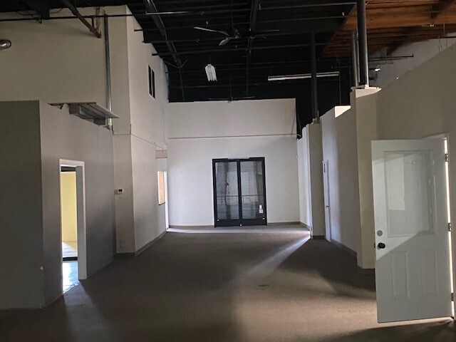 More Photos Of 654 Irwin St, San Rafael Service For Lease