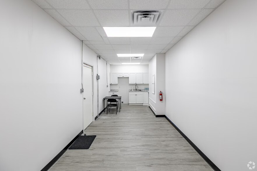 More Photos Of 2401 1st St, Fort Myers Loft Creative Space For Lease