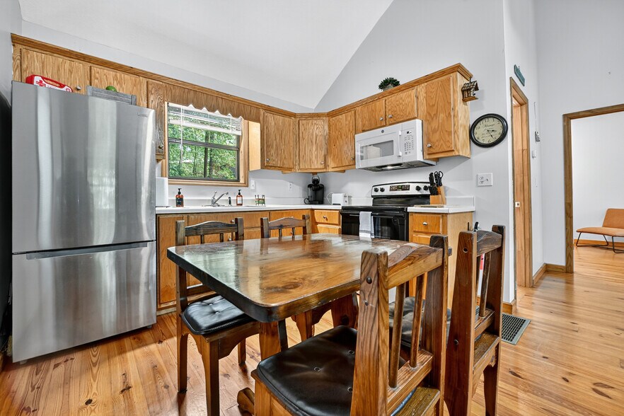 More Photos Of 77 Alpine Way, Blairsville Hotel For Sale