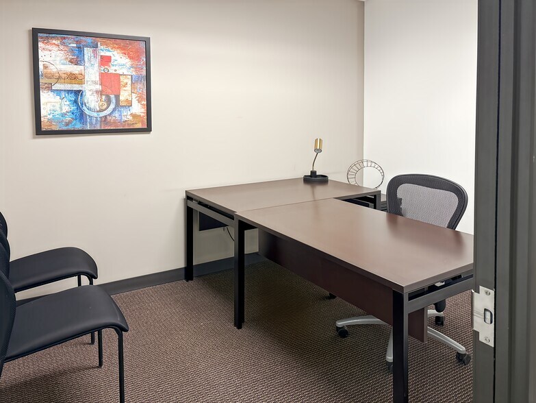 More Photos Of 41000 Woodward Ave, Bloomfield Hills Coworking Space