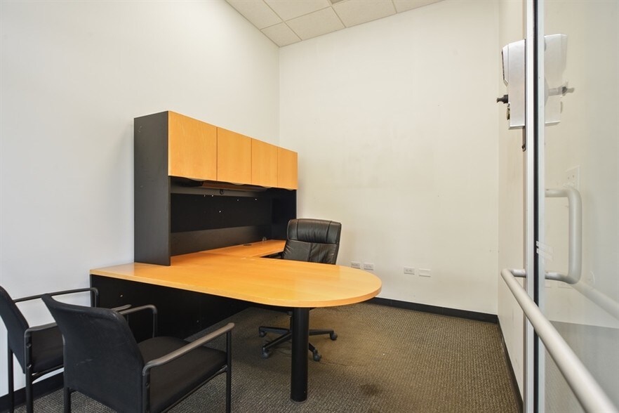 More Photos Of 855 E Grand Ave, Lake Villa Auto Dealership For Lease