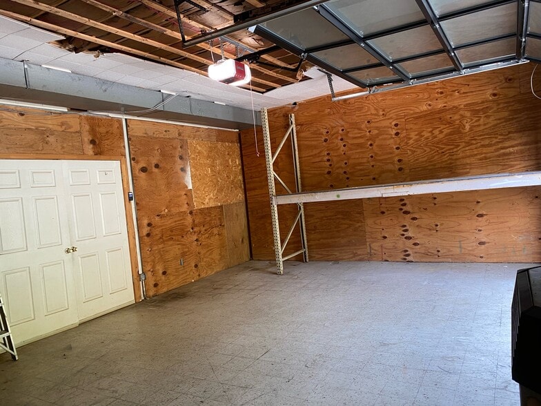 More Photos Of 7448 Springfield Ave, Sykesville Storefront For Lease
