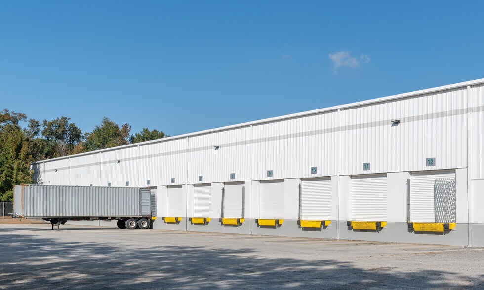 More Photos Of 198 Gulfstream Rd, Savannah Warehouse For Lease