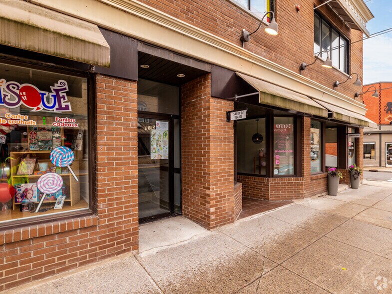 More Photos Of 1365-1395 Rue Notre-Dame O, Montréal Storefront Retail Office For Sale