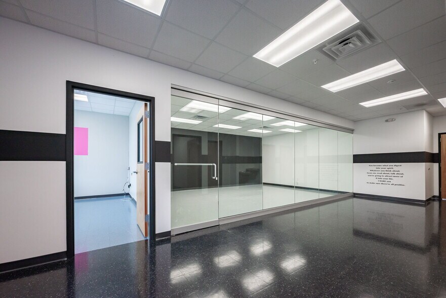 More Photos Of 112 Patriot Dr, Middletown Unknown For Lease