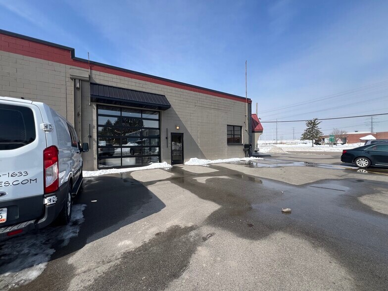 More Photos Of 795 Midway Rd, Menasha Showroom For Sale