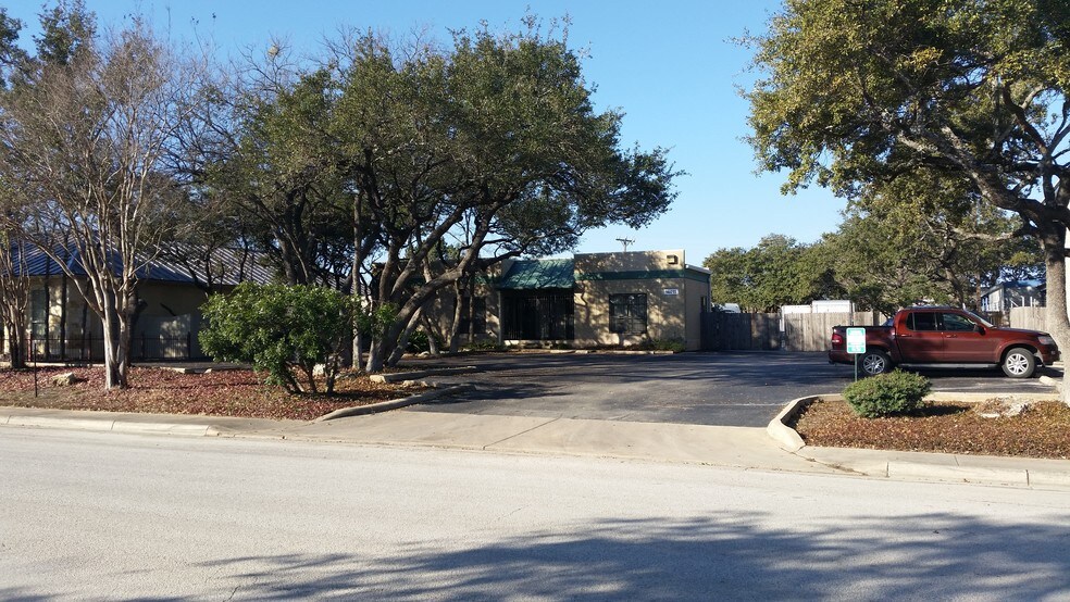 More Photos Of 16015 University Oak, San Antonio Service For Lease