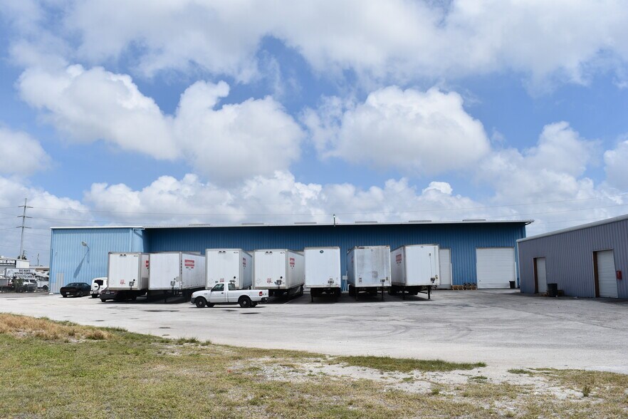 Primary Photo Of 1890 Starkey Rd, Largo Warehouse For Lease