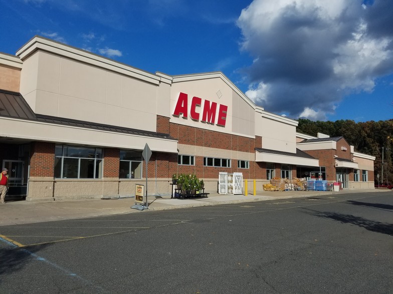 More Photos Of 350-400 Ryders Ln, Milltown General Retail For Lease