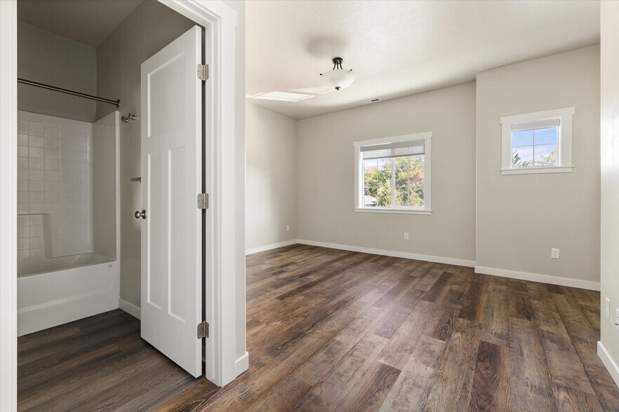 More Photos Of 10610 McMillan Rd, Boise Apartments For Sale