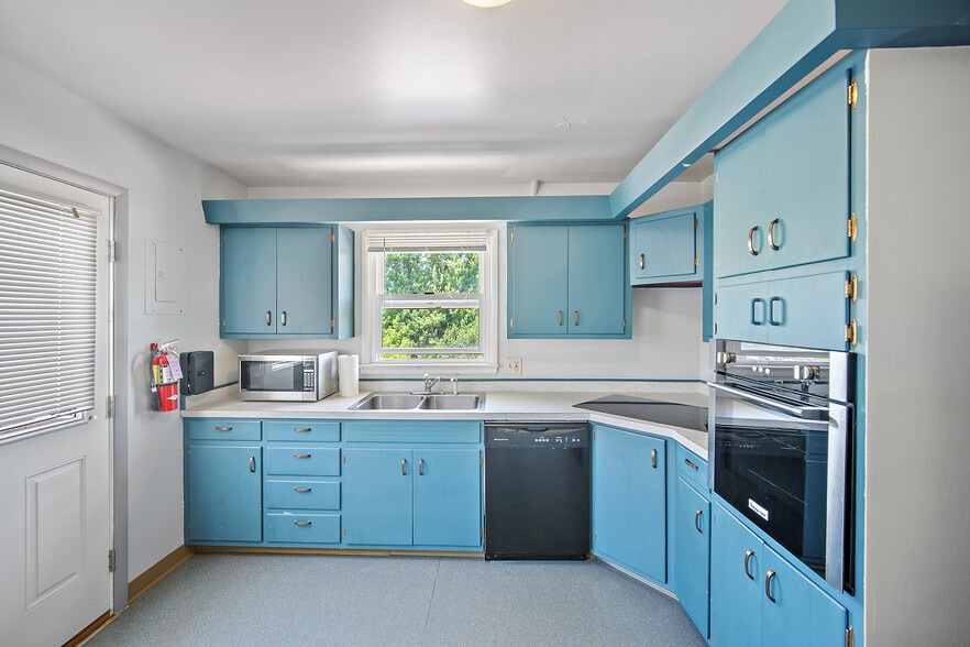 More Photos Of 820 N 30th St, Colorado Springs Religious Facility For Sale