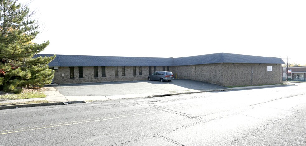 More Photos Of 475 Bloy St, Hillside Warehouse For Lease