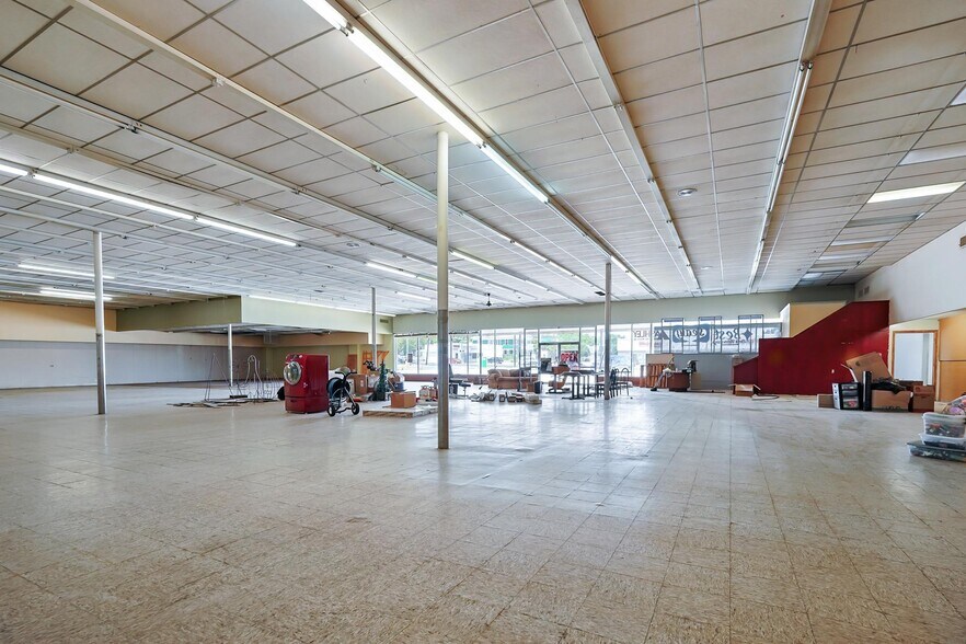 More Photos Of 500-511 E Broadway St, Sweetwater Storefront For Sale