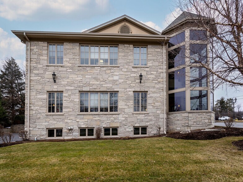 More Photos Of 739 North Ave, Glendale Heights Loft Creative Space For Lease