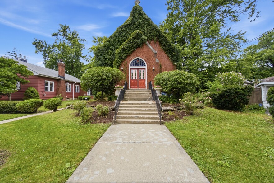 More Photos Of 6240 N Avondale Ave, Chicago Specialty For Sale