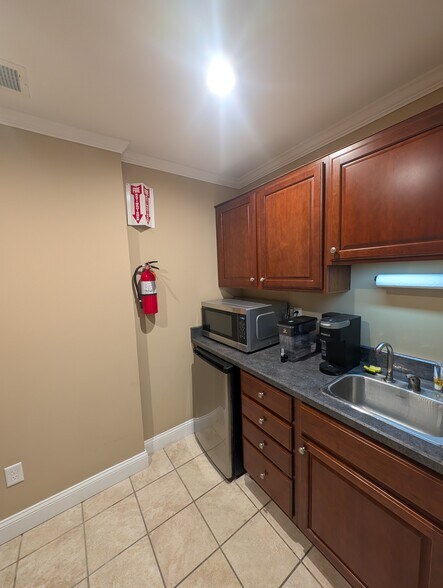 More Photos Of 225 Oakland Rd, South Windsor Coworking Space